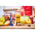 Auf dem Bild ist das Kompottgewürz gemeinsam mit Obst und fertigem Kompott zu sehen.